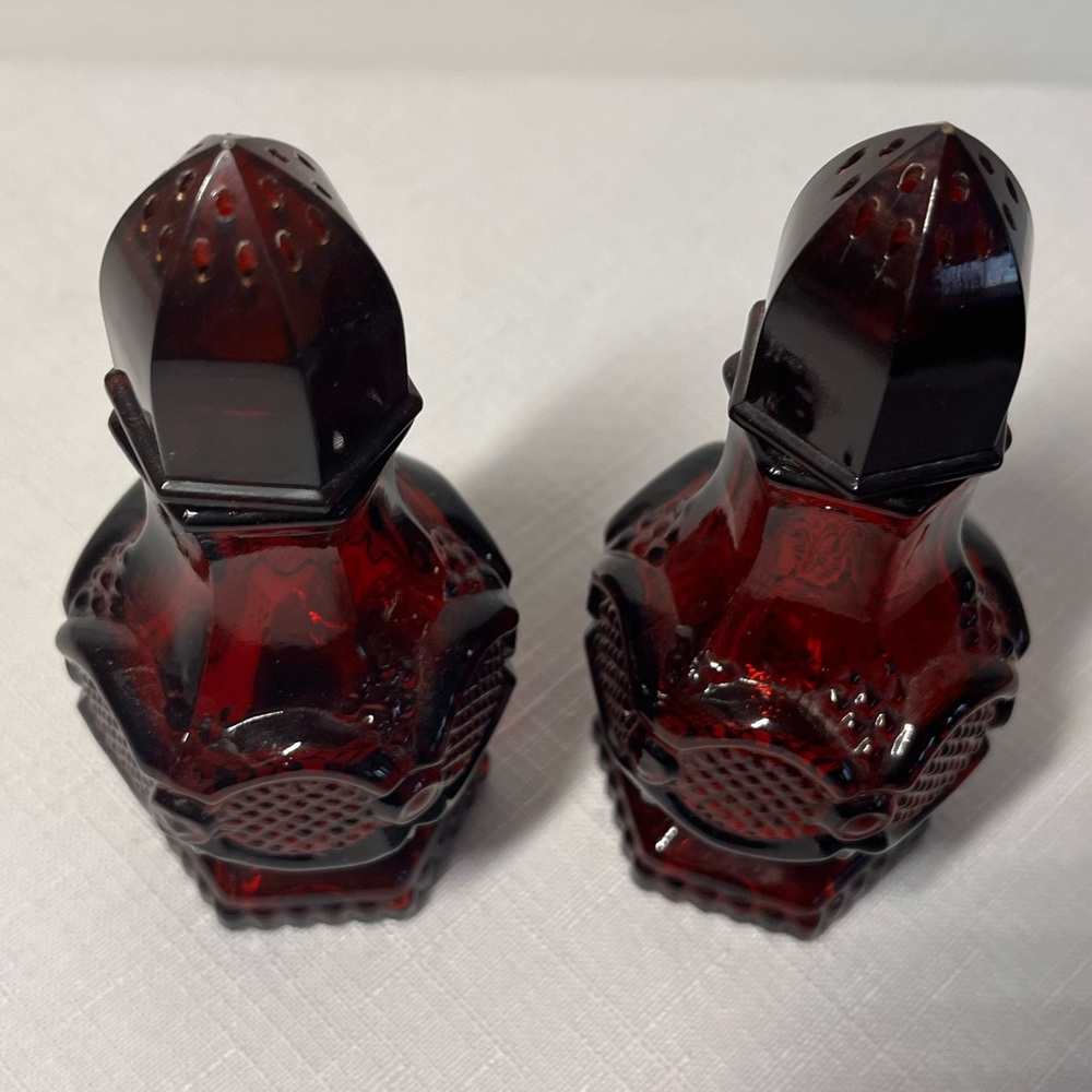 Vintage AVON CAPE COD Ruby Red Glass Salt and Pepper Shakers - Picture 2 of 5